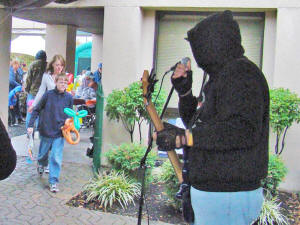 Oracle Band performs at 2009 Harvest Festival in Canton